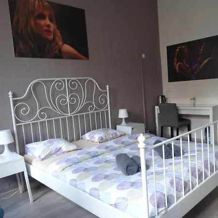 Хостел Rosemary's Private Ensuite In Old Town *