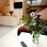 Rosemary's Private Ensuite In Old Town Poznań