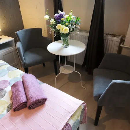 Rosemary's Private Ensuite In Old Town Hostal