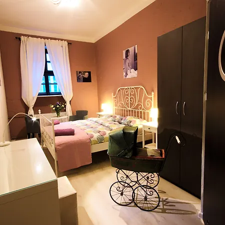 Rosemary's Private Ensuite In Old Town Hostal Poznan