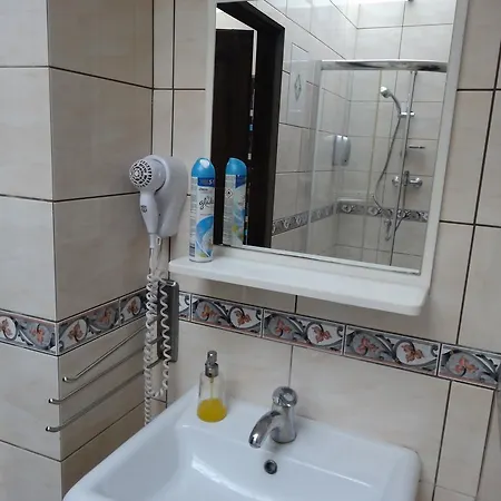 Hostal Rosemary's Private Ensuite In Old Town Poznan
