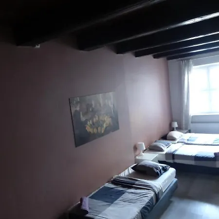 Rosemary's Private Ensuite In Old Town Albergue Poznań