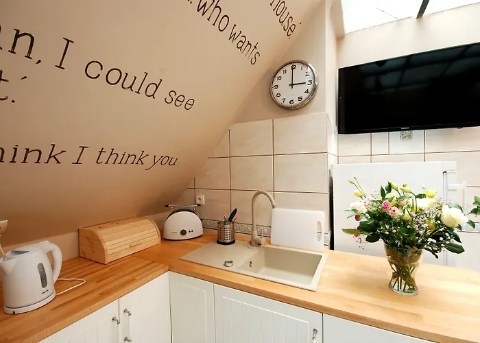 Rosemary's Private Ensuite In Old Town Poznań